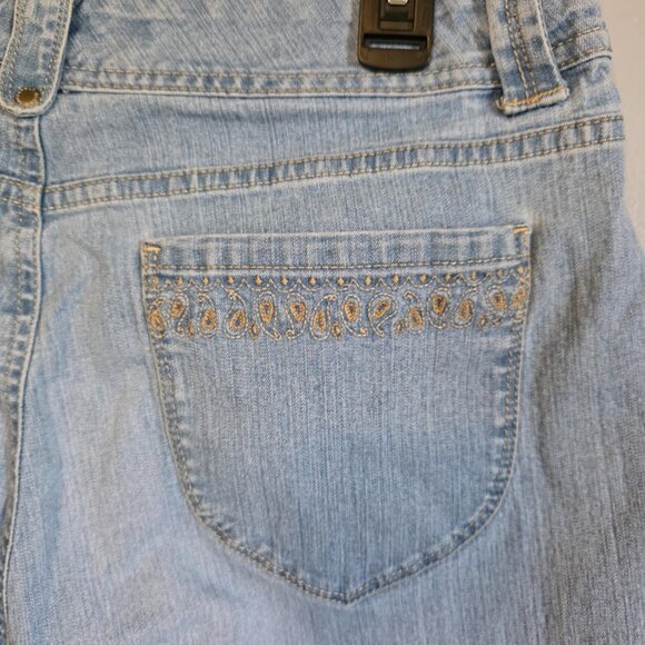 EUC Gloria Vanderbilt Light Blue Jean Capri's - Picture 7 of 7